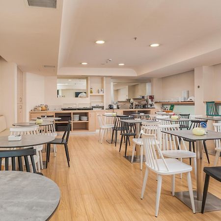 Chic Hotel Атина Екстериор снимка