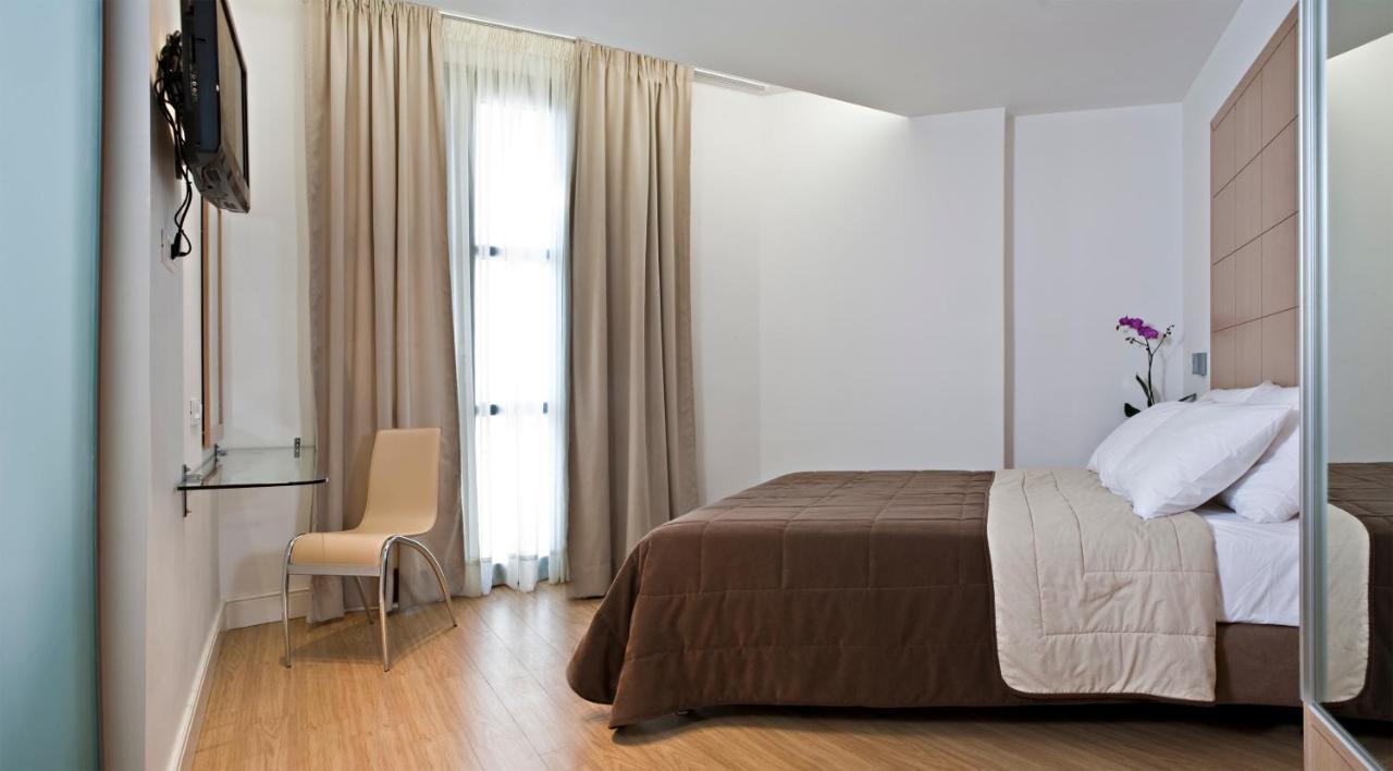 Chic Hotel Атина Екстериор снимка