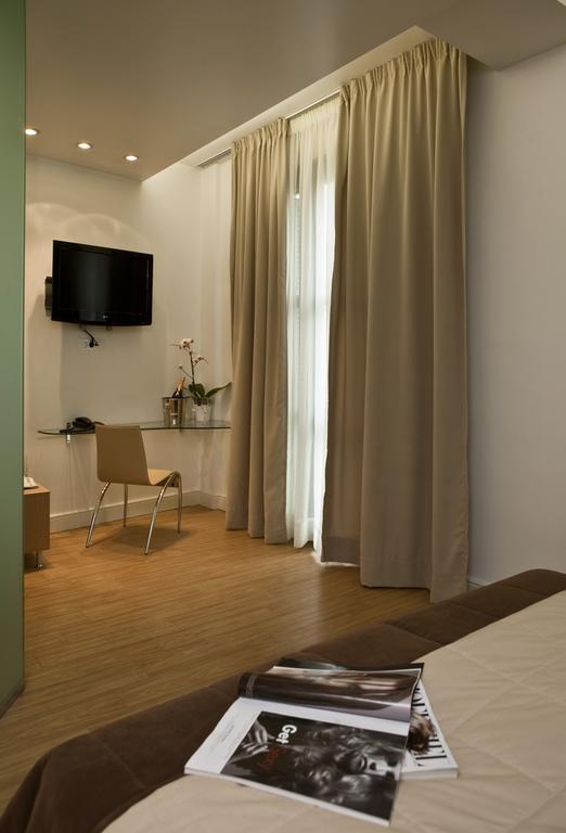 Chic Hotel Атина Екстериор снимка