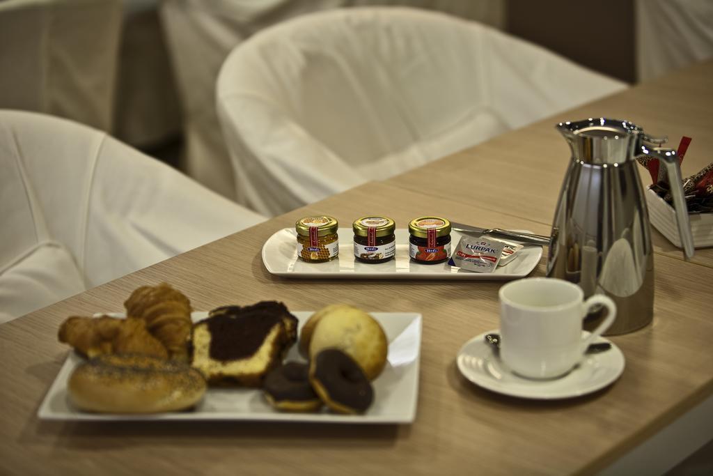 Chic Hotel Атина Екстериор снимка