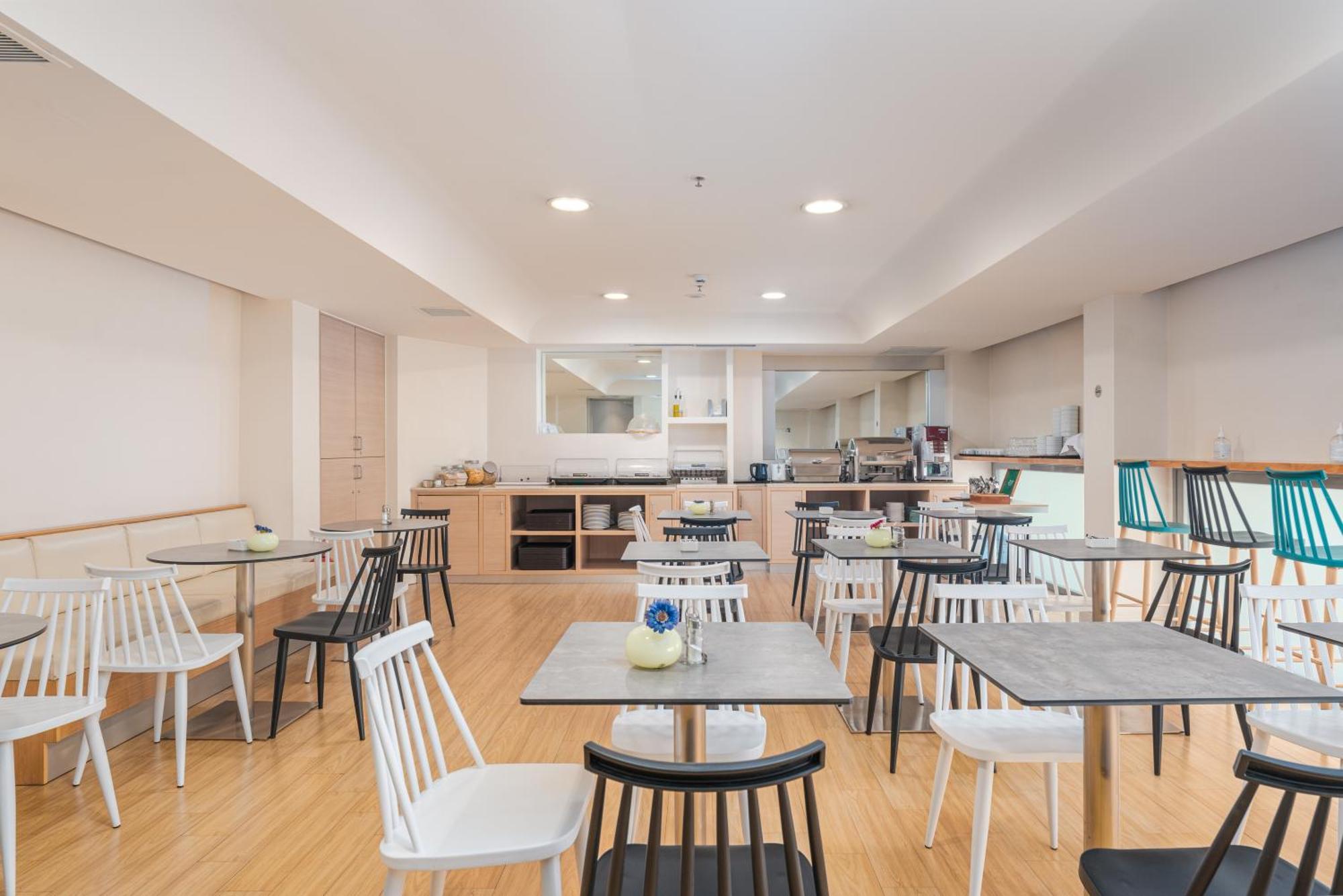 Chic Hotel Атина Екстериор снимка