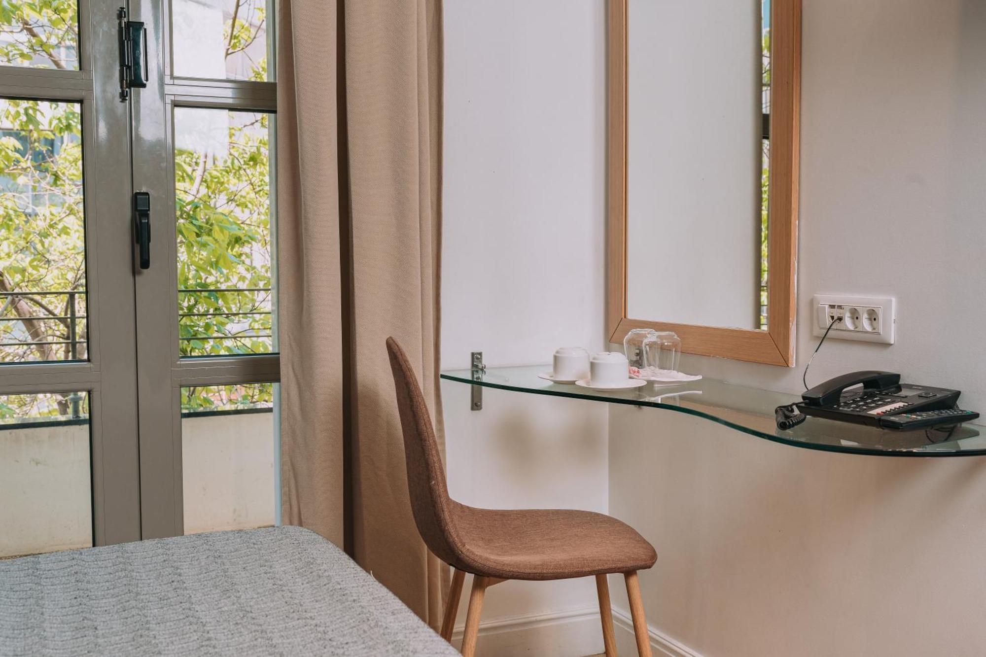 Chic Hotel Атина Екстериор снимка